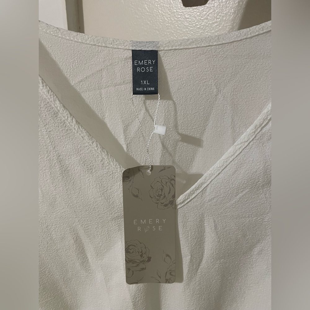Emery Rose White V-Neck Dress - Picture 3 of 4